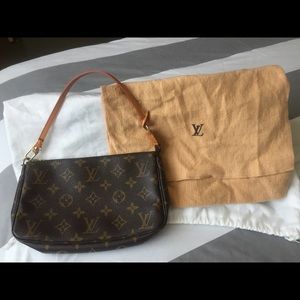 LOUIS VUITTON Monogram Pochette